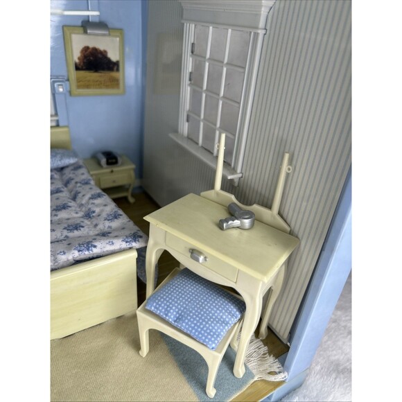 Laura Ashley Jazwares Room by Room Dollhouse Bedroom Light Phone Works 10” Cube - Picture 10 of 14